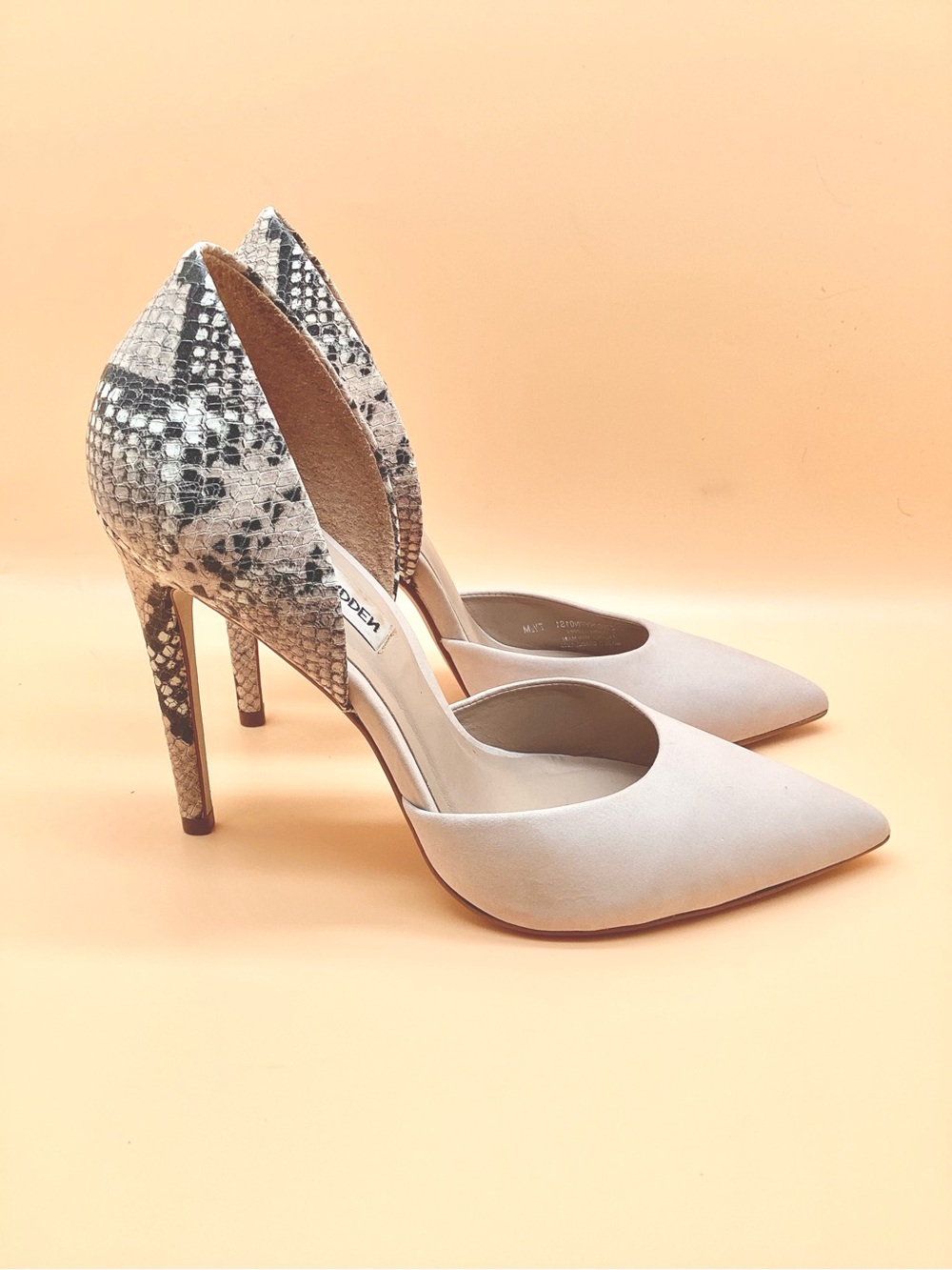 Beautiful Steve Madden Two-Tone Pumps in Cream and Snake Print Size 7.5! EUC!